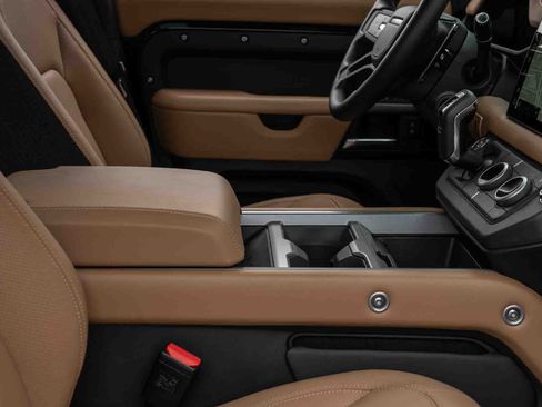 Used 2025 Land Rover Defender 130 V8 image 23