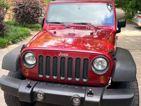Used 2011 Jeep Wrangler Unlimited Sport AWD/4WD image 2