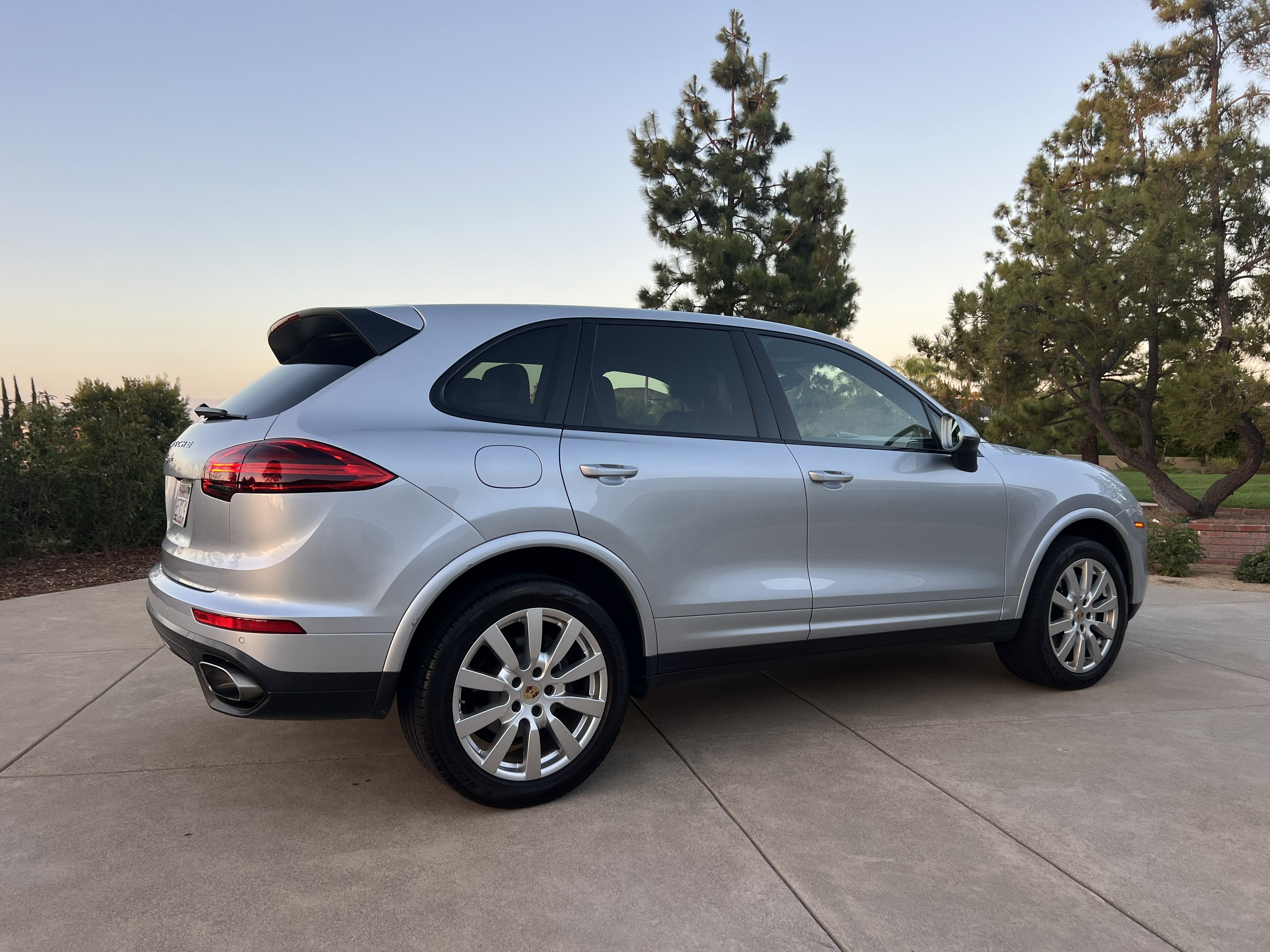 Used 2018 Porsche Cayenne Platinum Edition AWD/4WD image 1