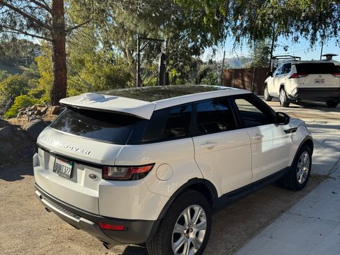 Used 2019 Land Rover Range Rover Evoque SE Premium image 15