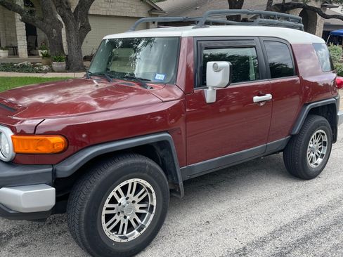Used 2011 Toyota FJ Cruiser Sport Utility 2D w/ Convenience Pkg image 2