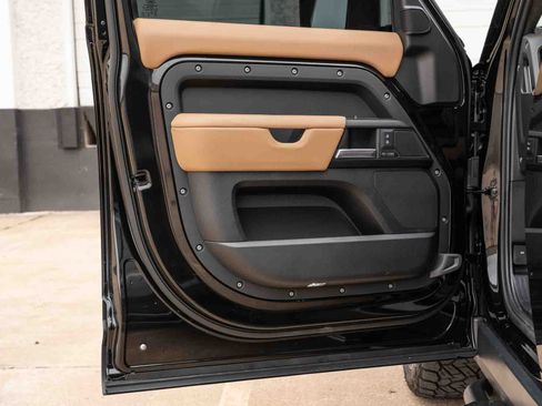 Used 2025 Land Rover Defender 130 V8 image 13