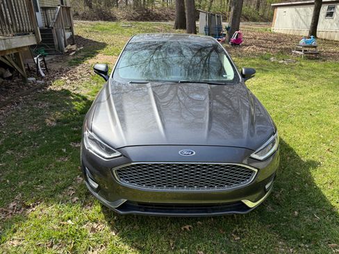 Used 2019 Ford Fusion Titanium image 2