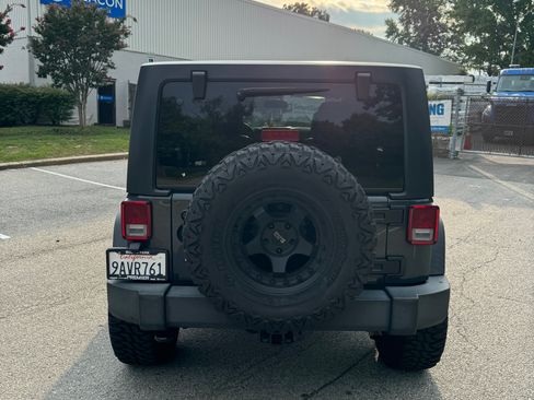 Used 2018 Jeep Wrangler Unlimited Sport S AWD/4WD image 13
