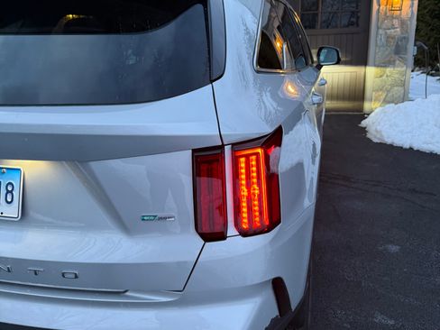 Used 2022 Kia Sorento SX w/ Panoramic Sunroof Package image 16