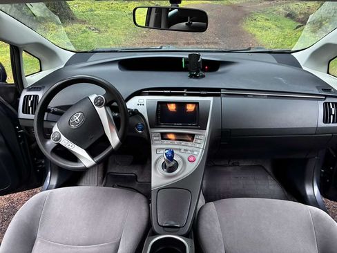 Used 2013 Toyota Prius Three image 10