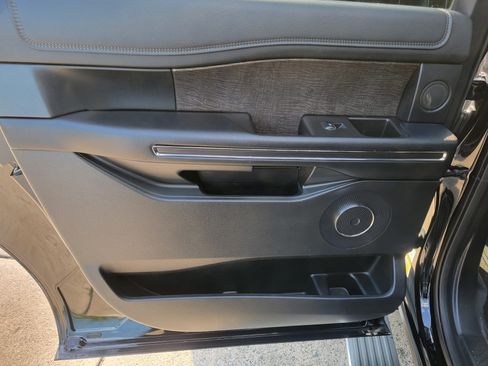 Used 2021 Ford Expedition Max Limited image 11