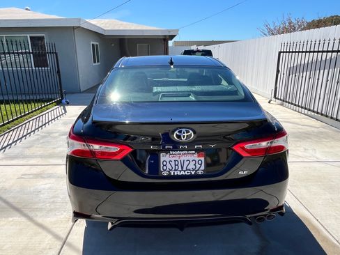 Used 2020 Toyota Camry SE w/ Carpet Mat Package image 6