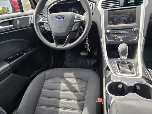 Used 2016 Ford Fusion SE image 25