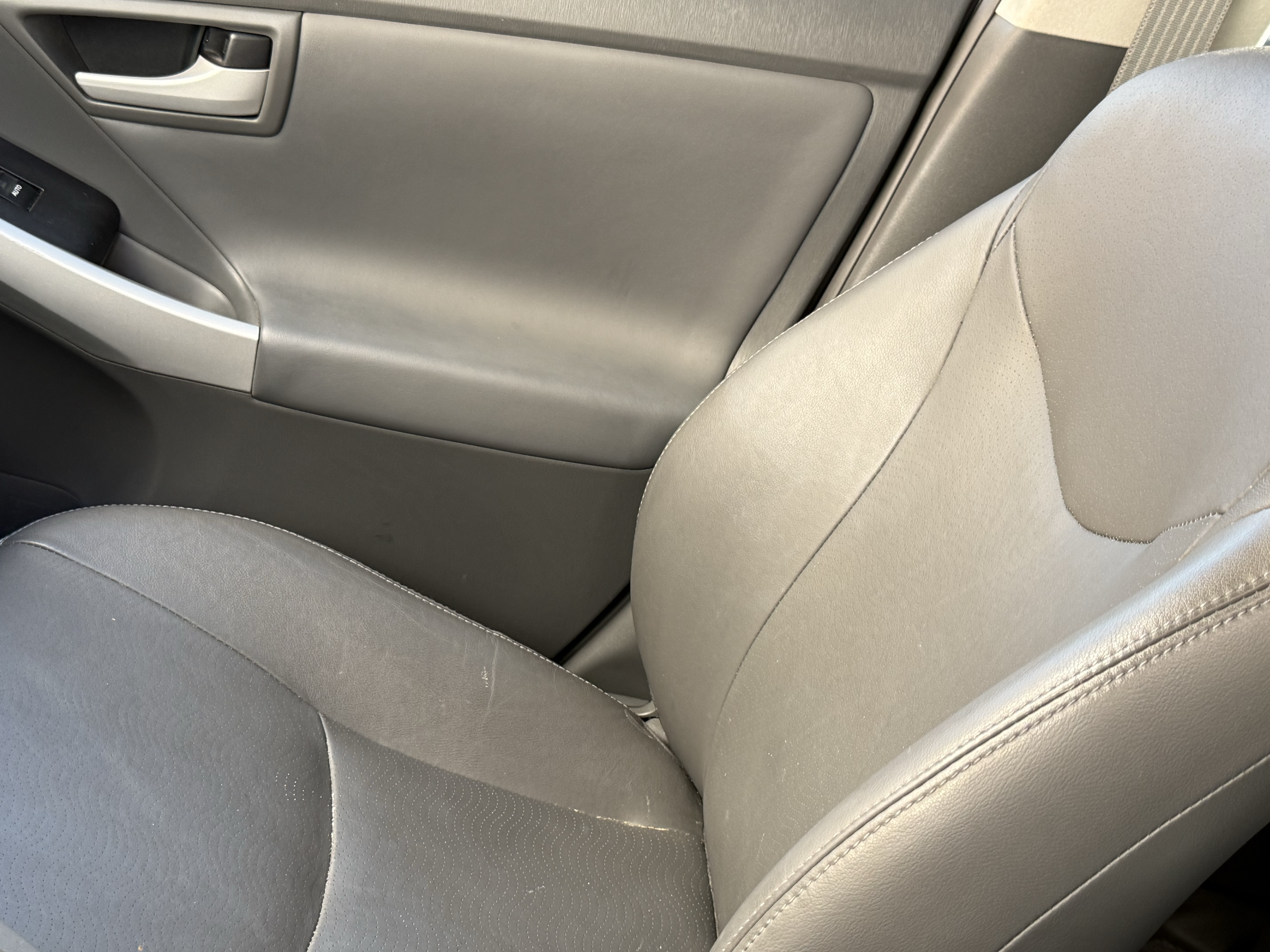 Used 2011 Toyota Prius Four w/ Solar Roof Pkg FWD image 12