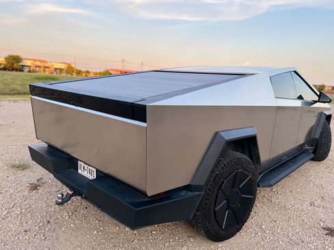 Used 2025 Tesla Cybertruck AWD Crew Cab image 17