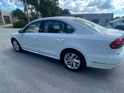 Used 2018 Volkswagen Passat 2.0T SE image 4