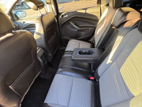 Used 2018 Ford Escape SE w/ SE Sport Appearance Package image 5