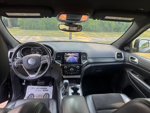Used 2019 Jeep Grand Cherokee Altitude AWD/4WD image 10