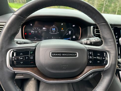 Used 2022 Jeep Grand Wagoneer Series I w/ HD Trailer Tow Package image 4