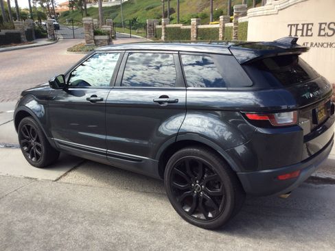 Used 2017 Land Rover Range Rover Evoque SE Premium image 2