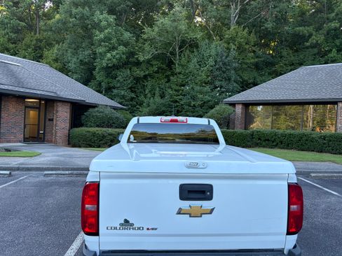 Used 2018 Chevrolet Colorado W/T w/ WT Convenience Package AWD/4WD image 6