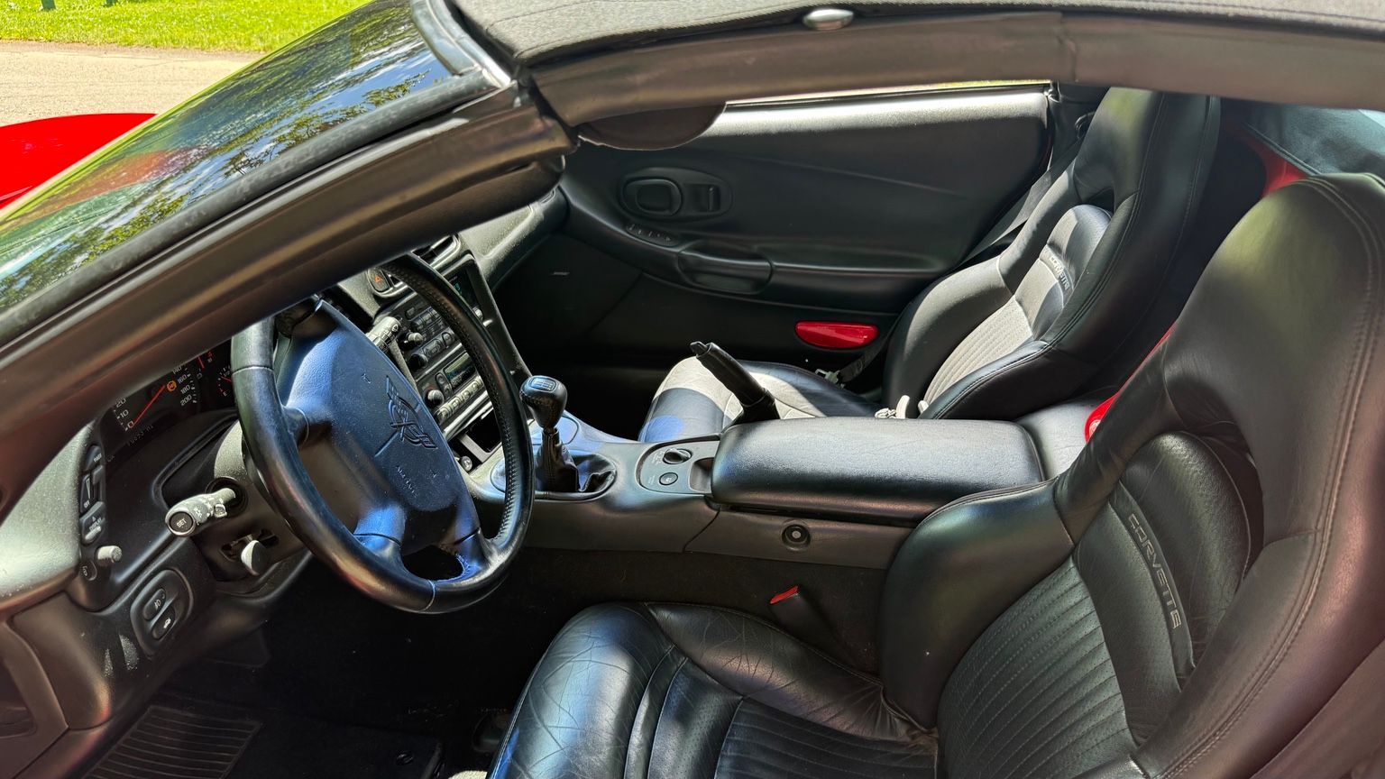 Used 2000 Chevrolet Corvette Convertible w/ Memory Pkg RWD image 17