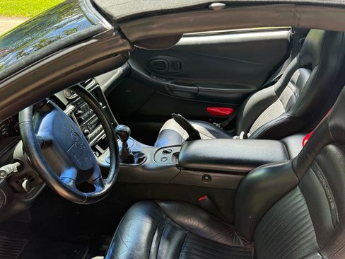 Used 2000 Chevrolet Corvette Convertible w/ Memory Pkg RWD image 17