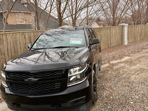 Used 2019 Chevrolet Tahoe LS image 2