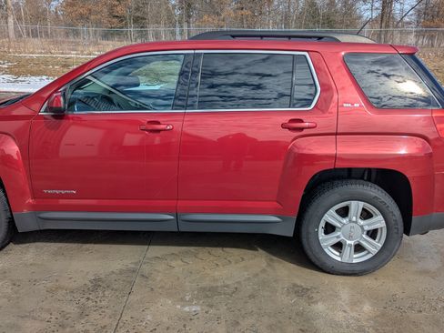 Used 2015 GMC Terrain SLE image 1
