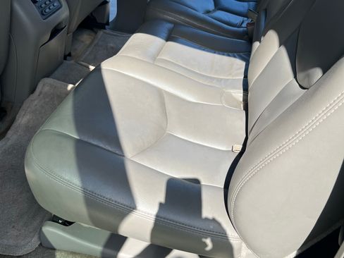 Used 2005 GMC Yukon XL SLT w/ SLT Preferred Equipment Group RWD image 13