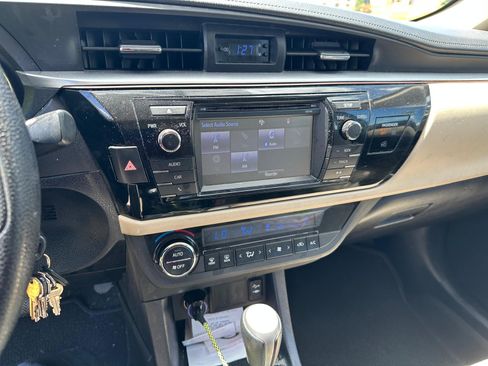 Used 2014 Toyota Corolla LE FWD image 29