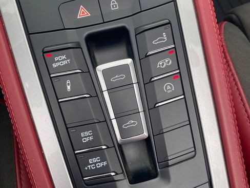 Used 2022 Porsche 718 Boxster Spyder image 19