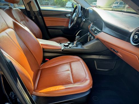 Used 2019 Alfa Romeo Giulia w/ Quick Order Package 22K Sport RWD image 11