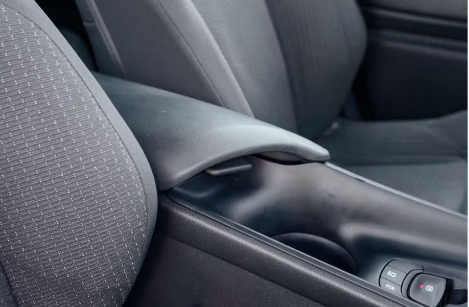 Used 2018 Toyota C-HR XLE FWD image 17