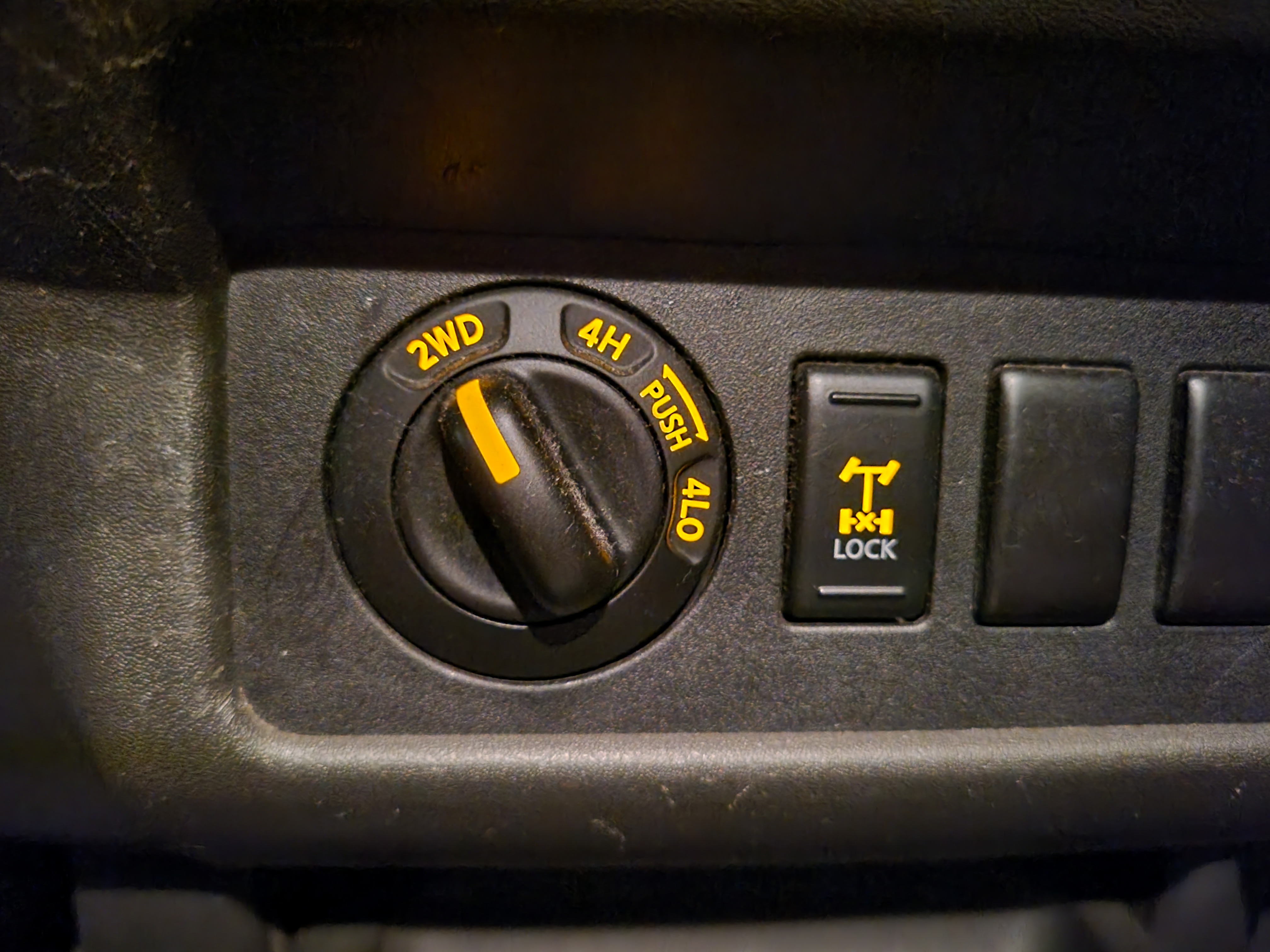 Used 2006 Nissan Frontier NISMO AWD/4WD image 4