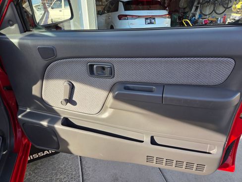 Used 1998 Nissan Frontier XE image 26