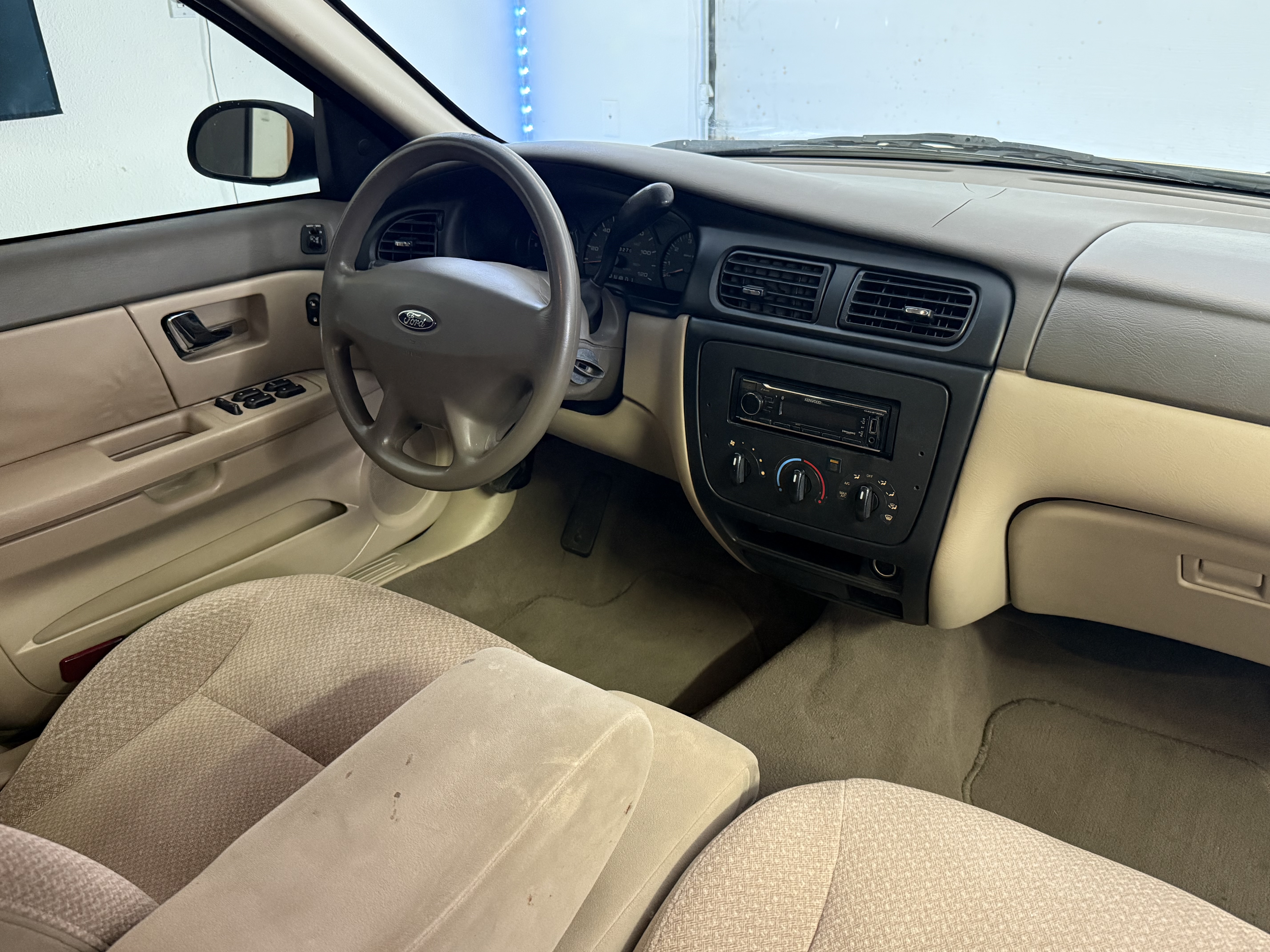 Used 2001 Ford Taurus LX FWD image 6