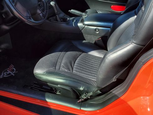 Used 2002 Chevrolet Corvette Coupe w/ Preferred Equipment Group2 image 9