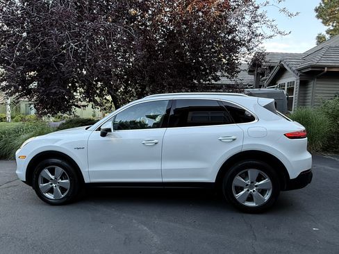 Used 2019 Porsche Cayenne E-Hybrid AWD/4WD image 5