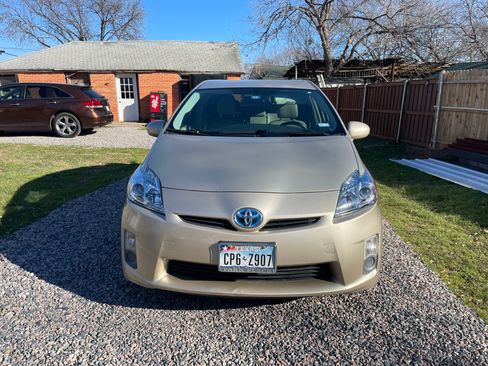 Used 2010 Toyota Prius Five image 2