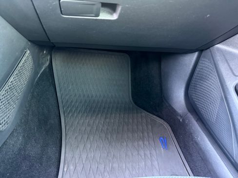 Used 2022 Volkswagen Golf R AWD/4WD image 10