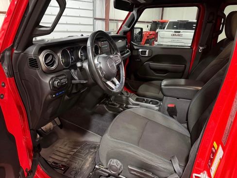 Used 2022 Jeep Wrangler Unlimited Rubicon 4xe w/ Cold Weather Group AWD/4WD image 16
