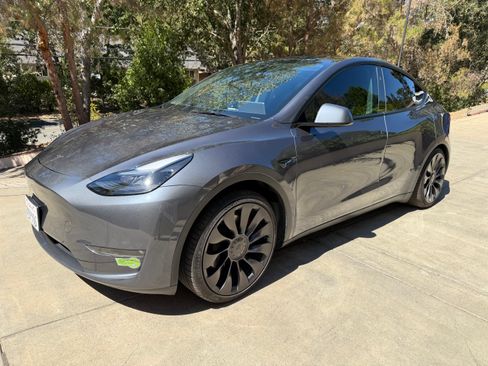 Used 2023 Tesla Model Y Performance AWD/4WD image 9