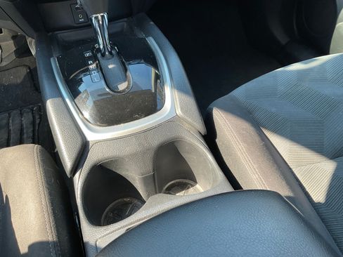 Used 2016 Nissan Rogue SV image 10