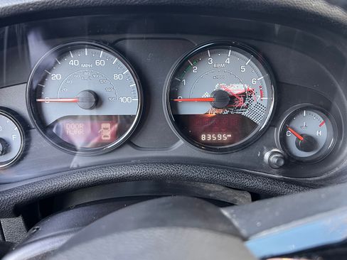 Used 2016 Jeep Wrangler Unlimited Sahara image 11