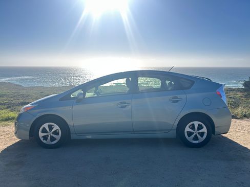 Used 2015 Toyota Prius Two FWD image 6