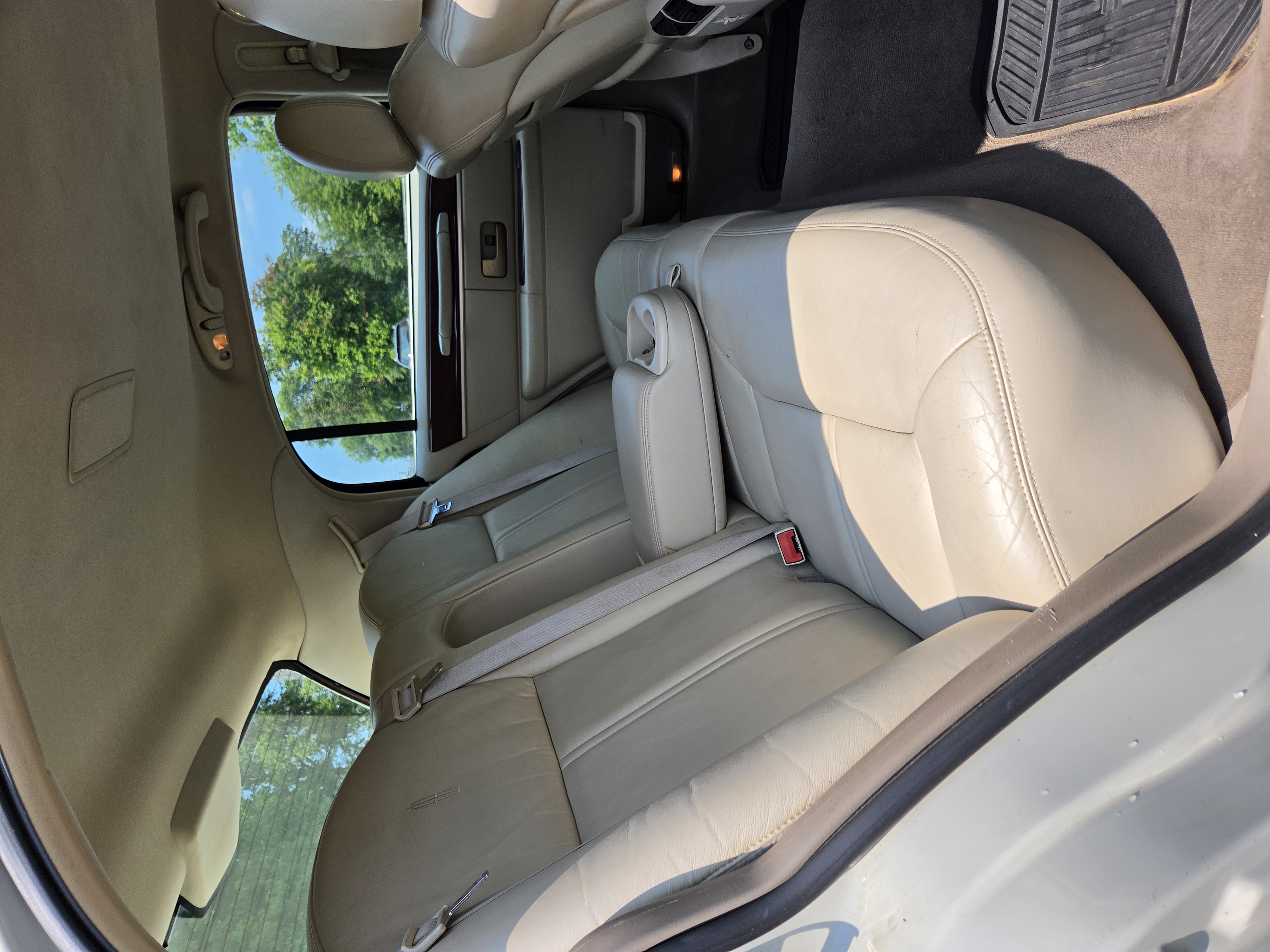 Used 2005 Lincoln Town Car Signature Limited RWD image 21