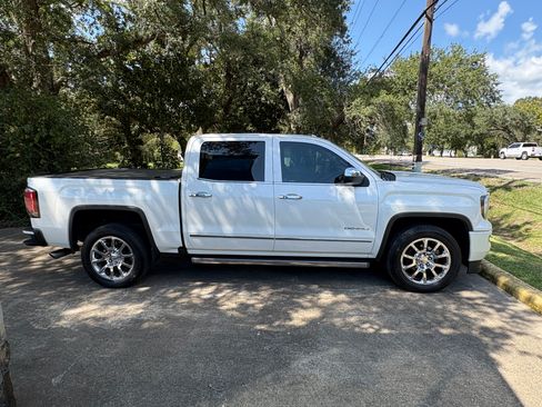 Used 2017 GMC Sierra 1500 Denali image 1