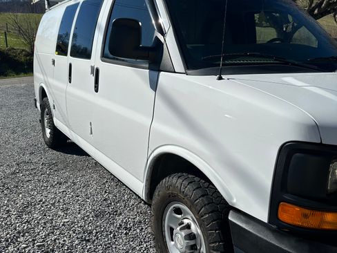 Used 2013 Chevrolet Express 2500 image 1