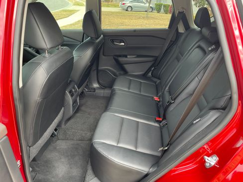 Used 2023 Nissan Rogue SV w/ SV Premium B Package image 19