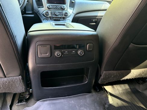 Used 2016 Chevrolet Suburban LT image 14