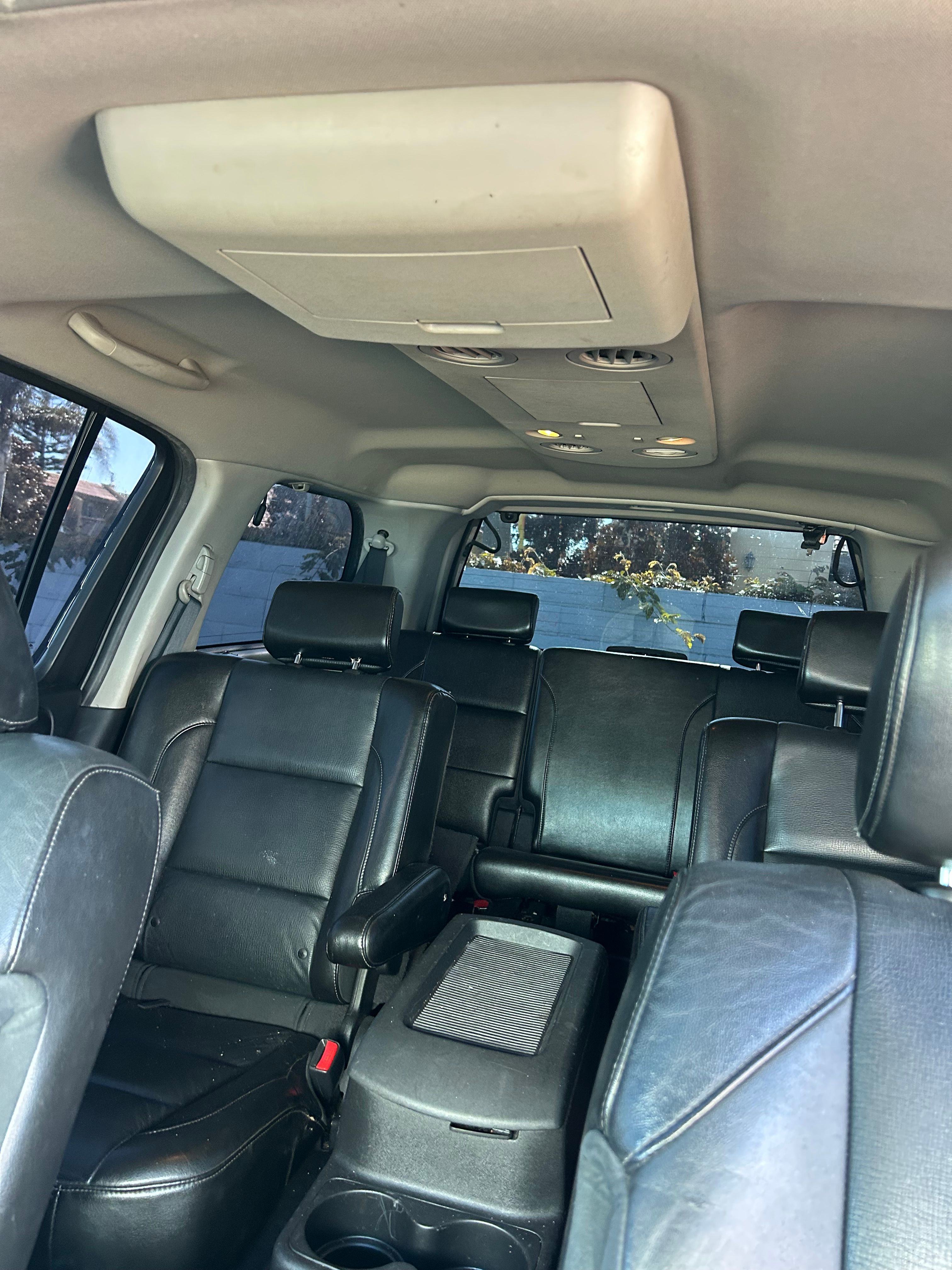 Used 2010 Nissan Armada Platinum w/ Captain Seat Pkg RWD image 9