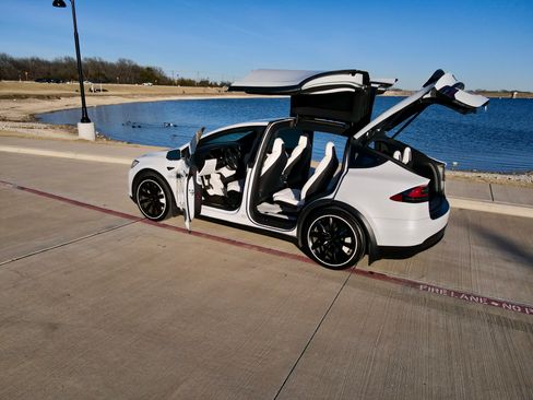 Used 2019 Tesla Model X P100D image 2