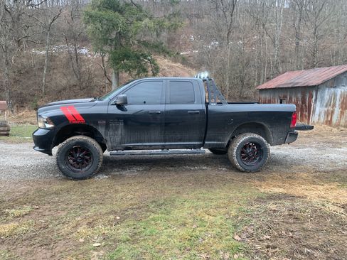 Used 2017 RAM 1500 Express w/ Black Ram 1500 Express Group image 5